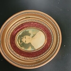 Vintage Cameo Creations- Isabella Montgomery 5 3/4" Tall MCM